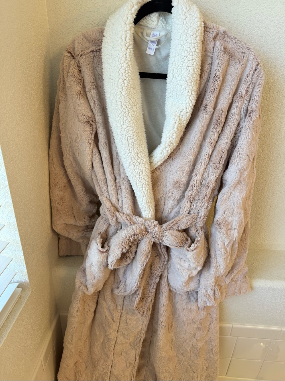 Women’s Plush wrap front pink Robe